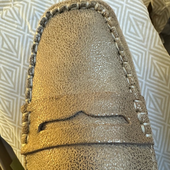 Brand New Donald Pliner Binah Leather Loafer, Light Bronze, Size 7.5 - Picture 4 of 8